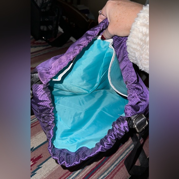 Medium sized purple drawstring sports bag / separate pocket for wet items - Picture 3 of 6